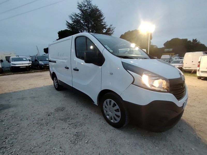 RENAULT TRAFIC 2015