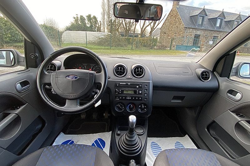 FORD FIESTA 1.4i 16V 80 Trend BVM5 1ere main