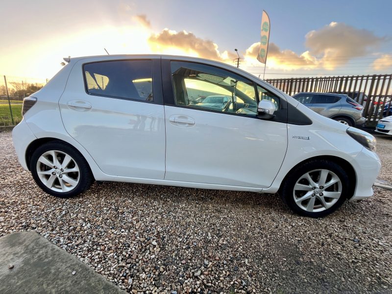 TOYOTA YARIS HYBRID 2013