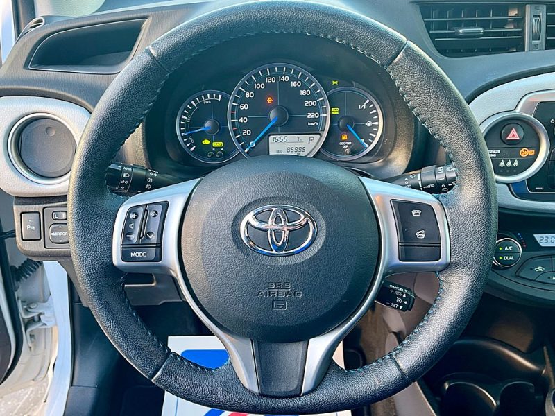 TOYOTA YARIS HYBRID 2013