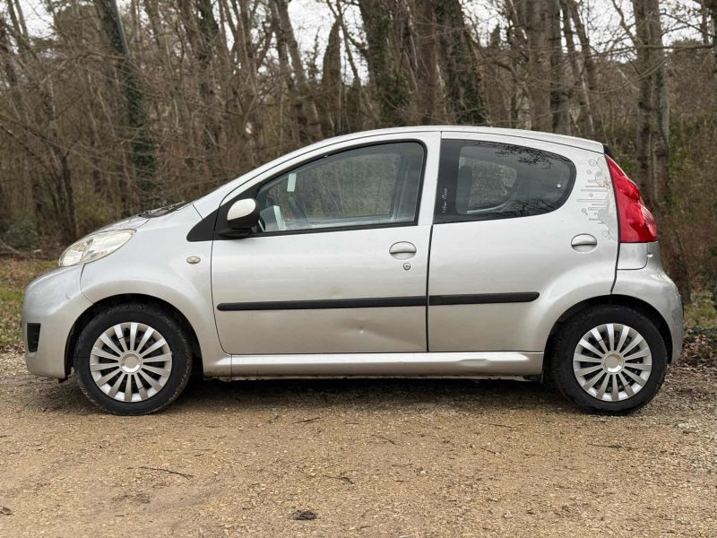 PEUGEOT 107 1.0i 68ch 2-Tronic Urban Move 5p 