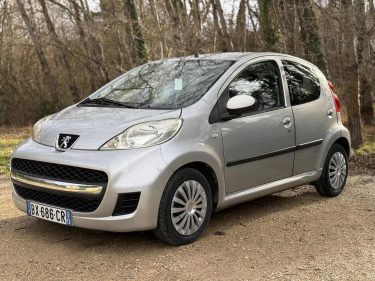 PEUGEOT 107 1.0i 68ch 2-Tronic Urban Move 5p 