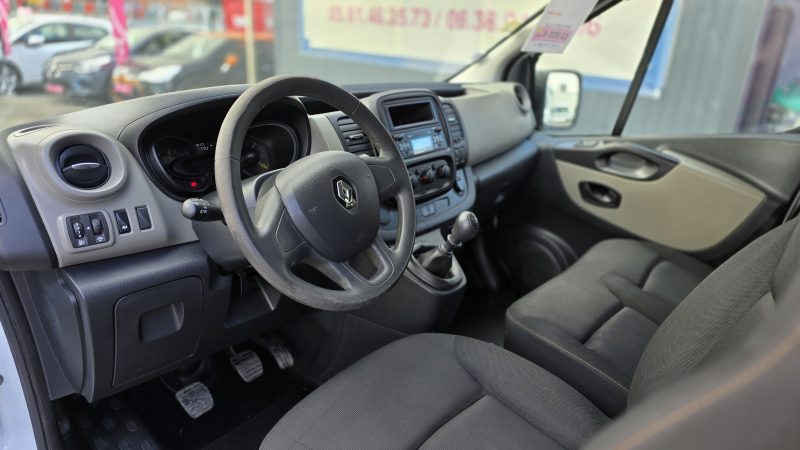 RENAULT TRAFIC 2015