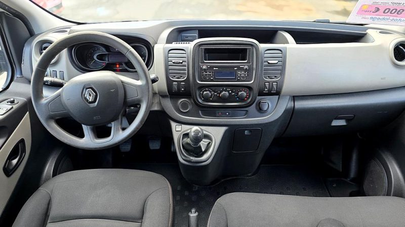 RENAULT TRAFIC 2015