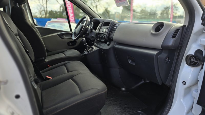 RENAULT TRAFIC 2015