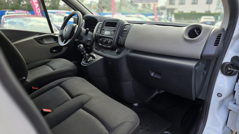 RENAULT TRAFIC 2015