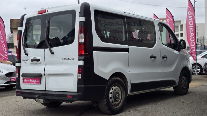 RENAULT TRAFIC 2015