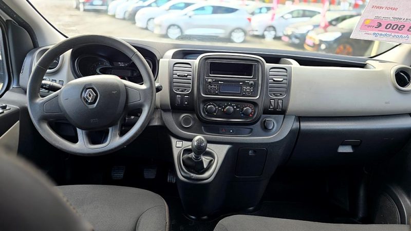 RENAULT TRAFIC 2015