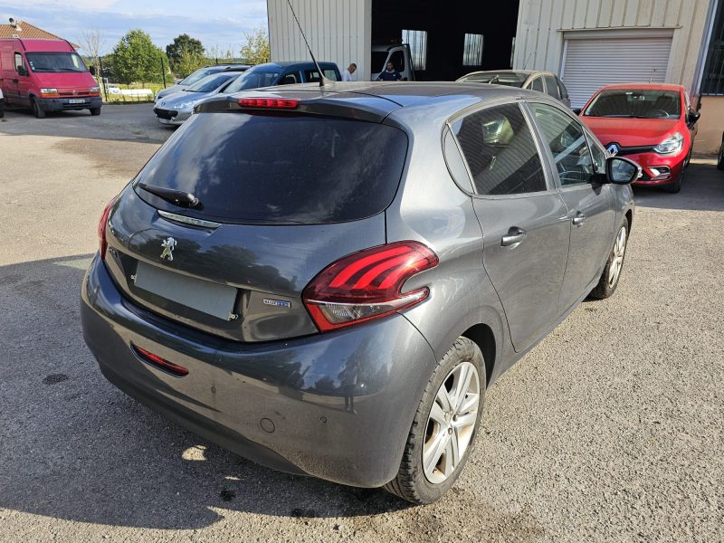 PEUGEOT 208 1.6 hdi 100 cv STYLE 