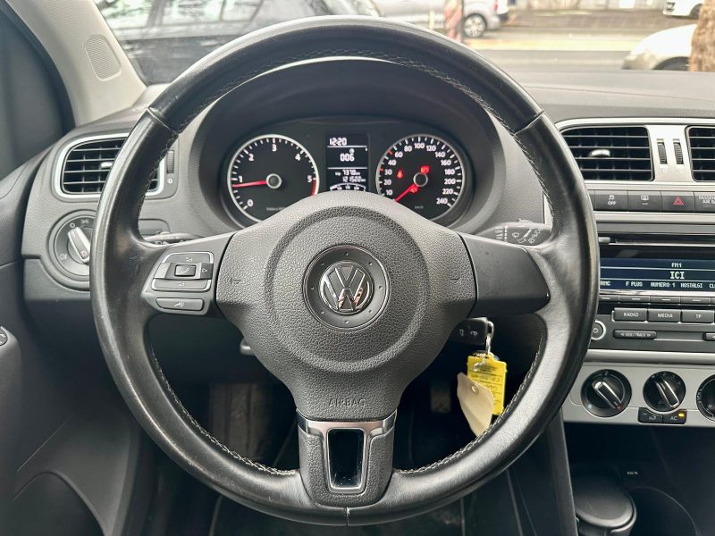 VOLKSWAGEN POLO 2013