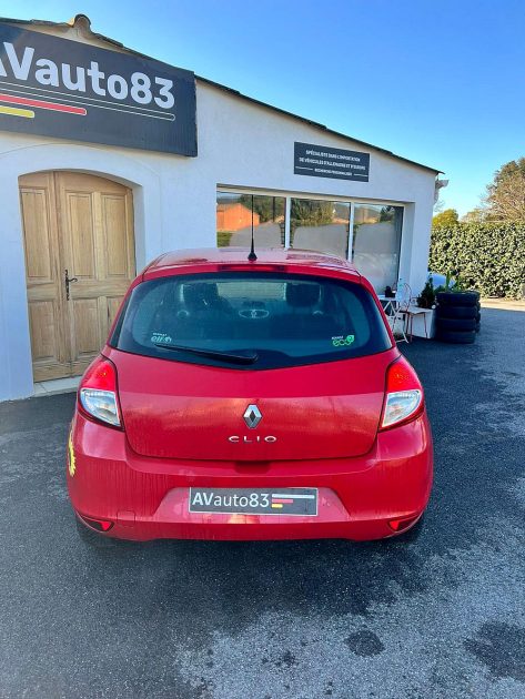 RENAULT  CLIO 2012 Yahoo! 1.2 LEV 75CV / Embrayage Neuf / Distribution Neuve 