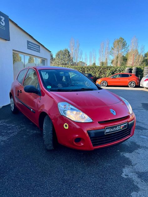 RENAULT  CLIO 2012 Yahoo! 1.2 LEV 75CV / Embrayage Neuf / Distribution Neuve 