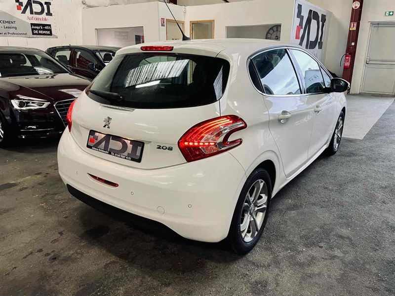 117€/mois Peugeot 208 Allure 1,2L 82ch/4cv garantie 12 mois