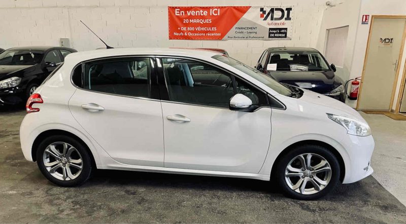 117€/mois Peugeot 208 Allure 1,2L 82ch/4cv garantie 12 mois