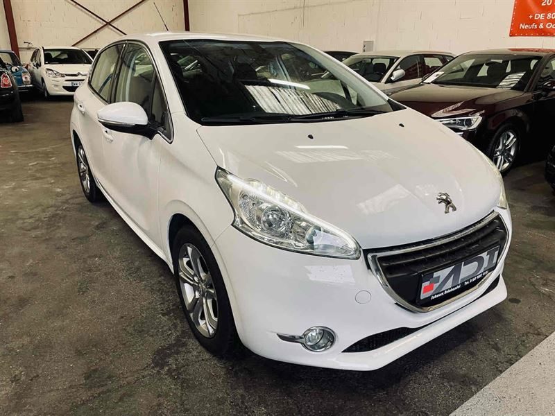 117€/mois Peugeot 208 Allure 1,2L 82ch/4cv garantie 12 mois