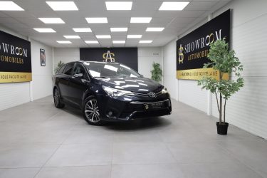 TOYOTA Avensis 2015