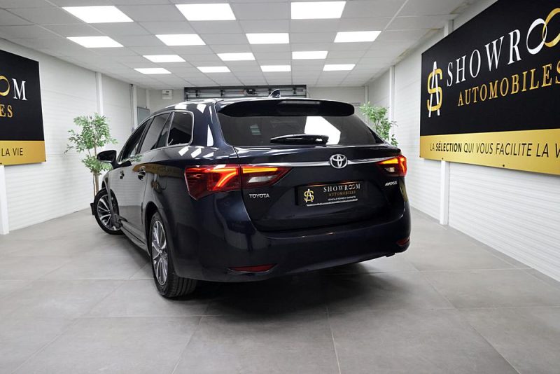 TOYOTA Avensis 2015