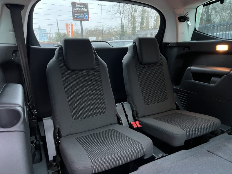 PEUGEOT 5008 PHASE 2 ALLURE 1.2 130 7 PLACES TOIT PANO GPS CAMERA 58 900 Kms CritAir1- GARANTIE 1 AN