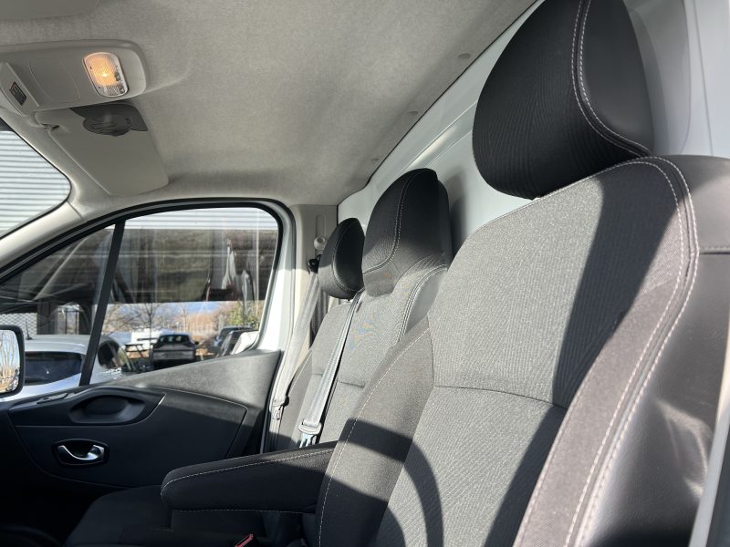 RENAULT TRAFIC 2020