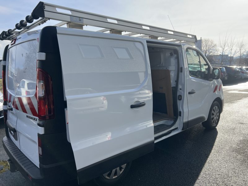 RENAULT TRAFIC 2020