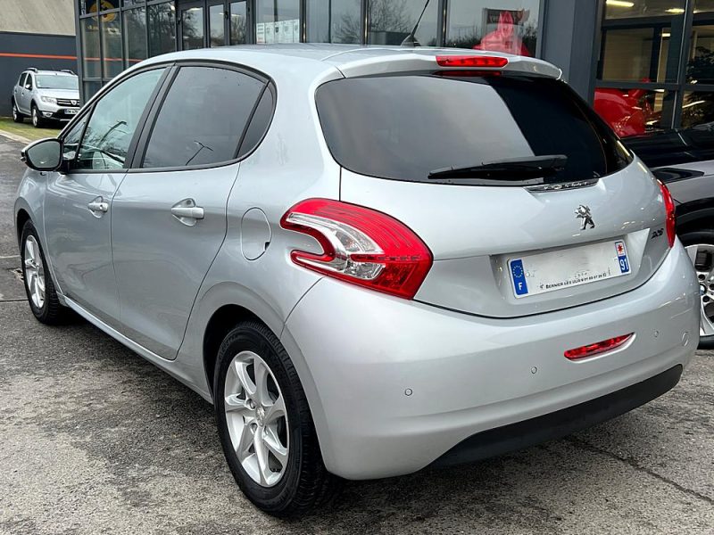 PEUGEOT 208 STYLE 1.2 VTI 82 Cv 1ERE MAIN / 3.595 Kms REELS ECRAN TACTILE CRIT AIR 1 - GARANTIE 1 AN