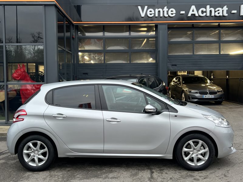 PEUGEOT 208 STYLE 1.2 VTI 82 Cv 1ERE MAIN / 3.595 Kms REELS ECRAN TACTILE CRIT AIR 1 - GARANTIE 1 AN