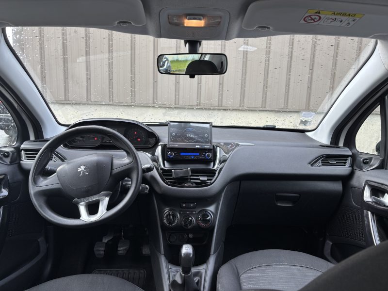 PEUGEOT 208 2015