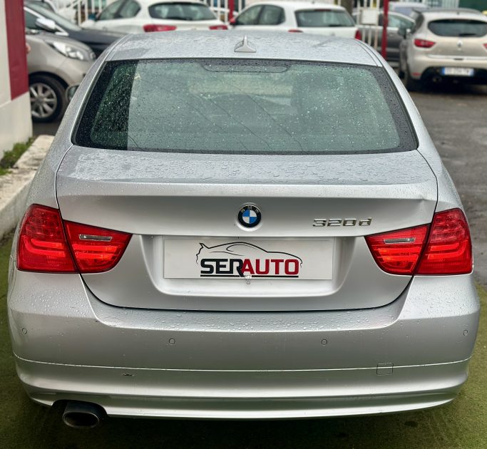 B.M.W. SERIE 3 2012