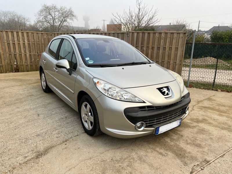 PEUGEOT 207 1.4 16v 95 ch/Clim/Régulateur