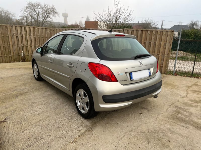 PEUGEOT 207 1.4 16v 95 ch/Clim/Régulateur