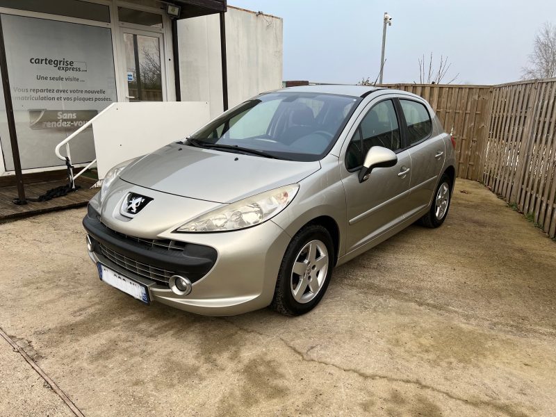 PEUGEOT 207 1.4 16v 95 ch/Clim/Régulateur