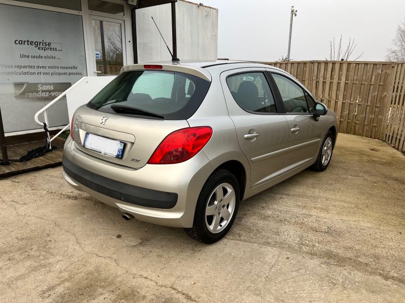 PEUGEOT 207 1.4 16v 95 ch/Clim/Régulateur