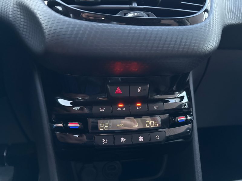 PEUGEOT 2008 2016