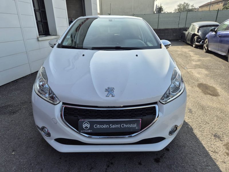 PEUGEOT 208 2015