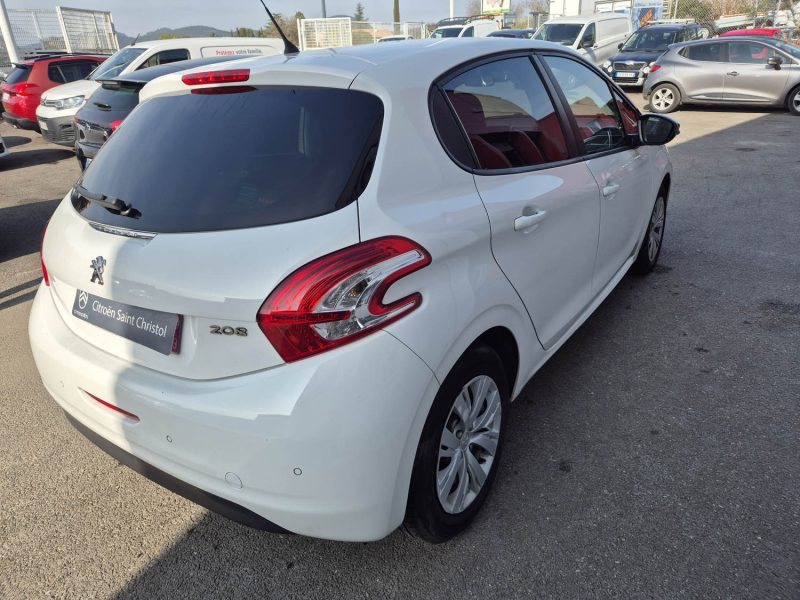 PEUGEOT 208 2015