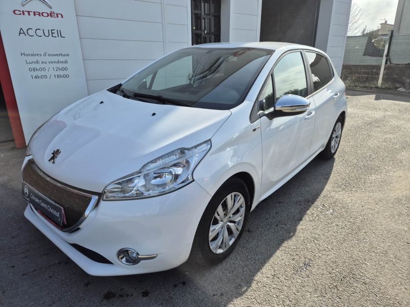 PEUGEOT 208 2015