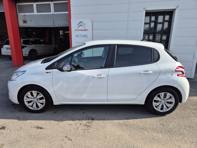 PEUGEOT 208 2015