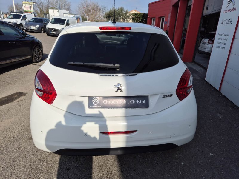 PEUGEOT 208 2015