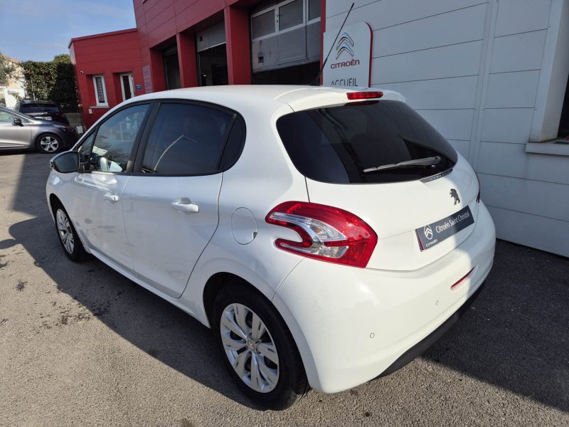 PEUGEOT 208 2015