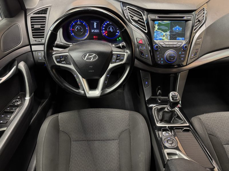 HYUNDAI I40 2013