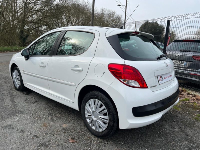 PEUGEOT 207 2011