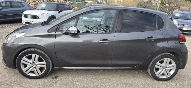  Peugeot 208 1.2 82CH SIGNATURE - 2019 - 80 000 km - Garantie 12 mois