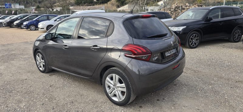  Peugeot 208 1.2 82CH SIGNATURE - 2019 - 80 000 km - Garantie 12 mois