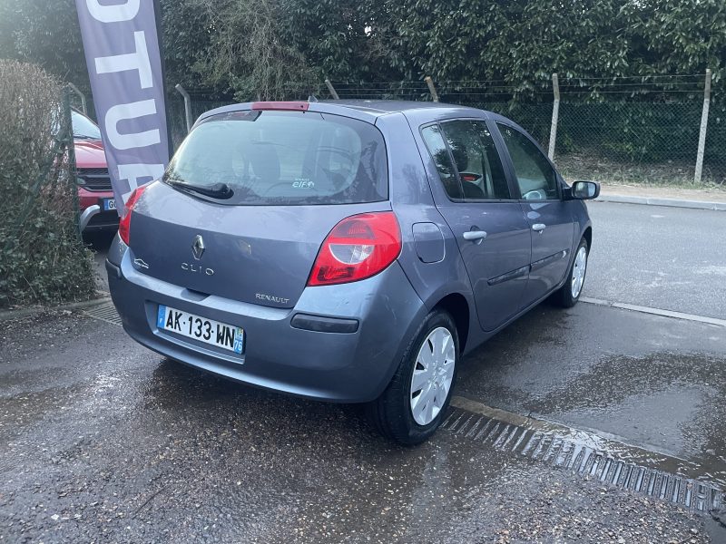 RENAULT CLIO III 1.5DCI 90CV