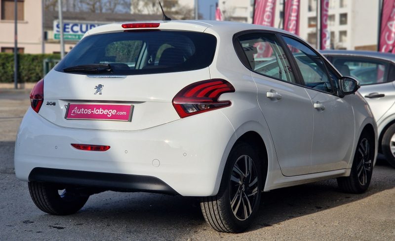 PEUGEOT 208 2020