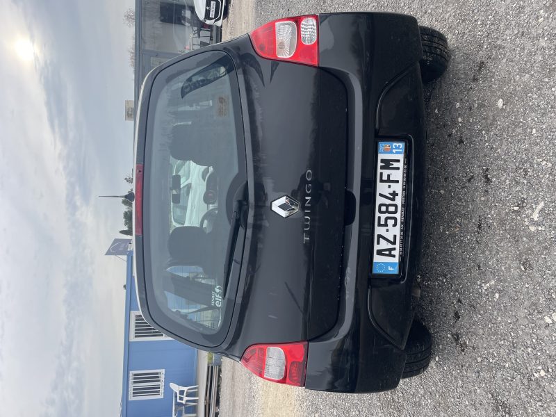 RENAULT TWINGO II 1.2 76Ch