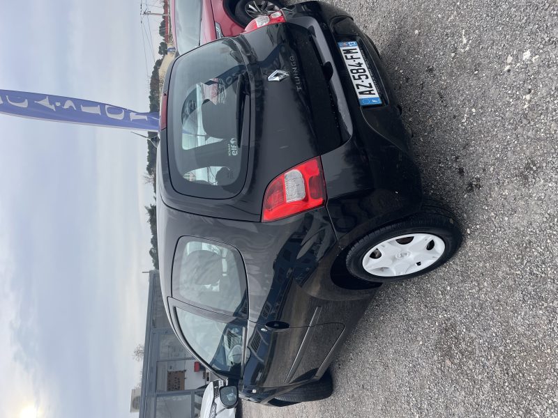 RENAULT TWINGO II 1.2 76Ch