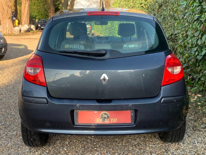 RENAULT CLIO 2006 1.6i initial 