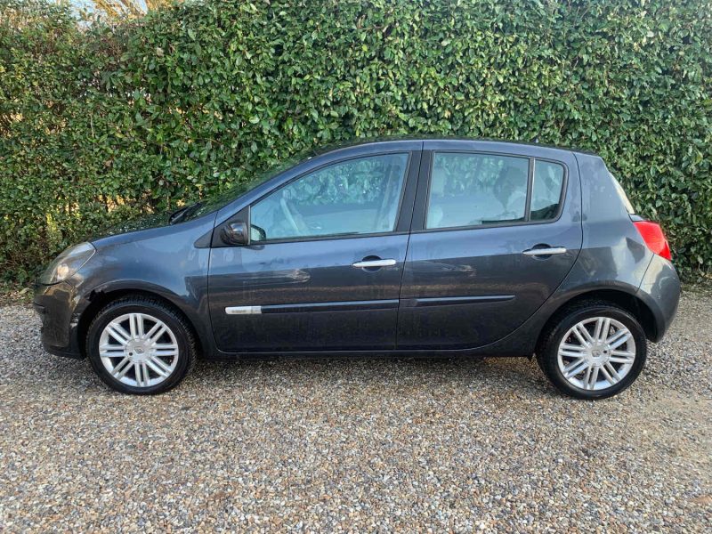 RENAULT CLIO 2006 1.6i initial 