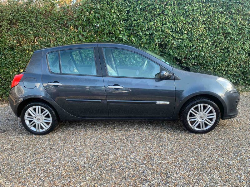 RENAULT CLIO 2006 1.6i initial 